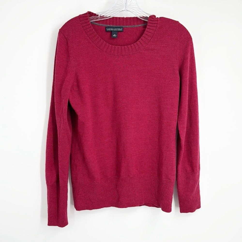 Banana Republic Merino Wool Crewneck Sweater size Medium Raspberry